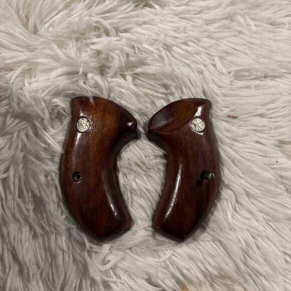 NOS Smith & Wesson Target Round Butt Grips - Picture 1 of 5